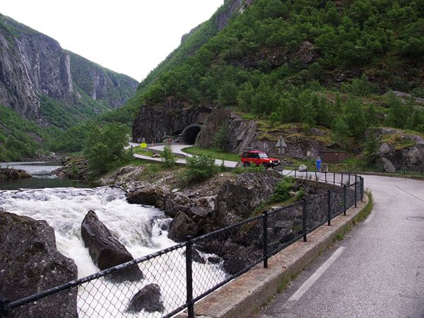 Land Rover Discovery 1 300 Tdi resting in Måbødalen, Norway.