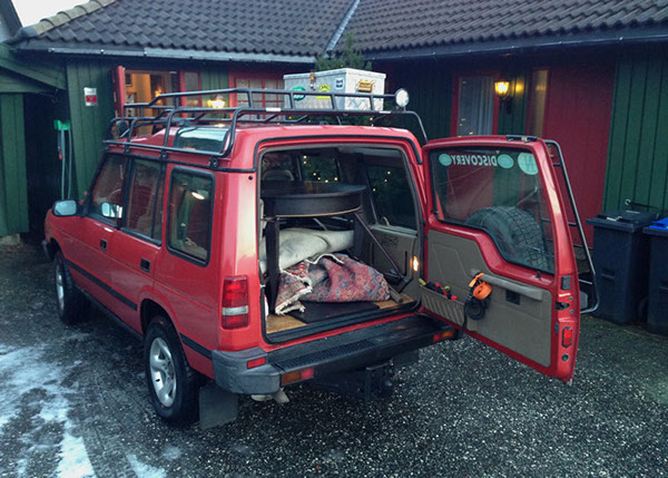 Land Rover Discovery 300 TDi rear view 